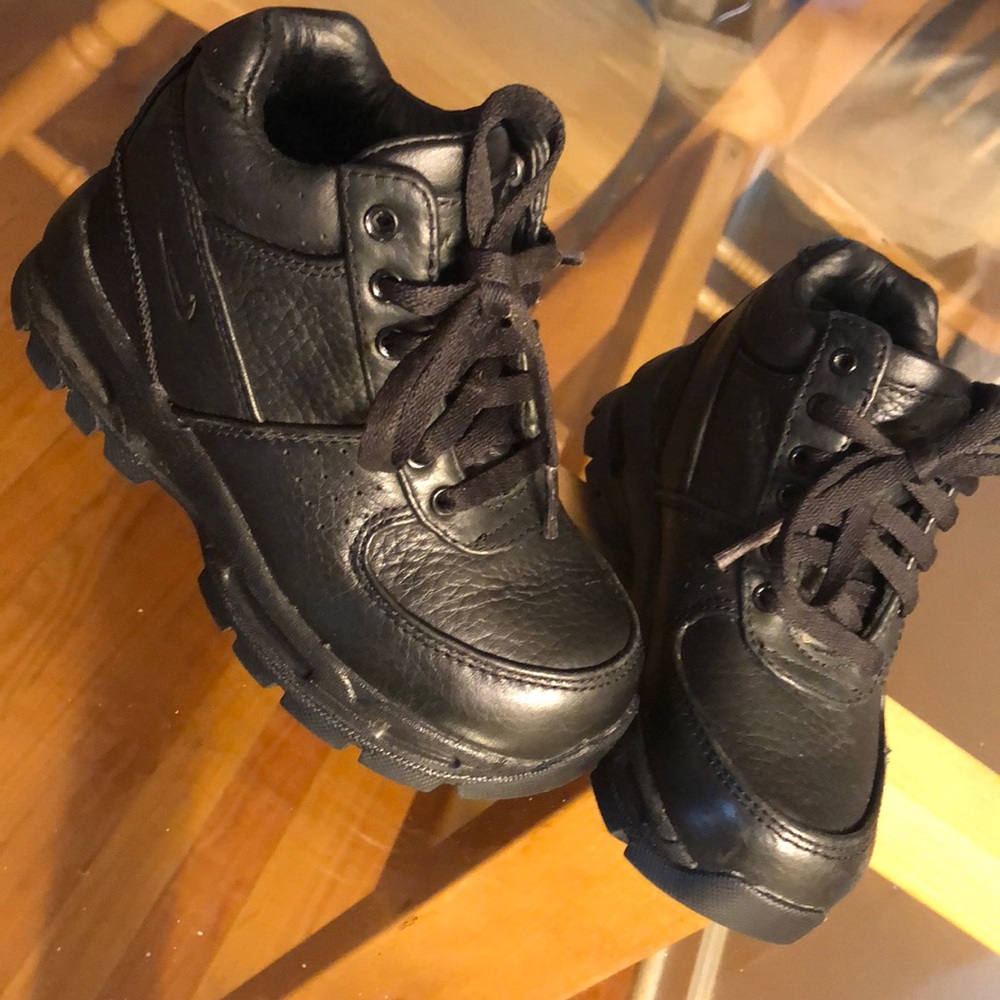 Kids Nike leather ACG boots